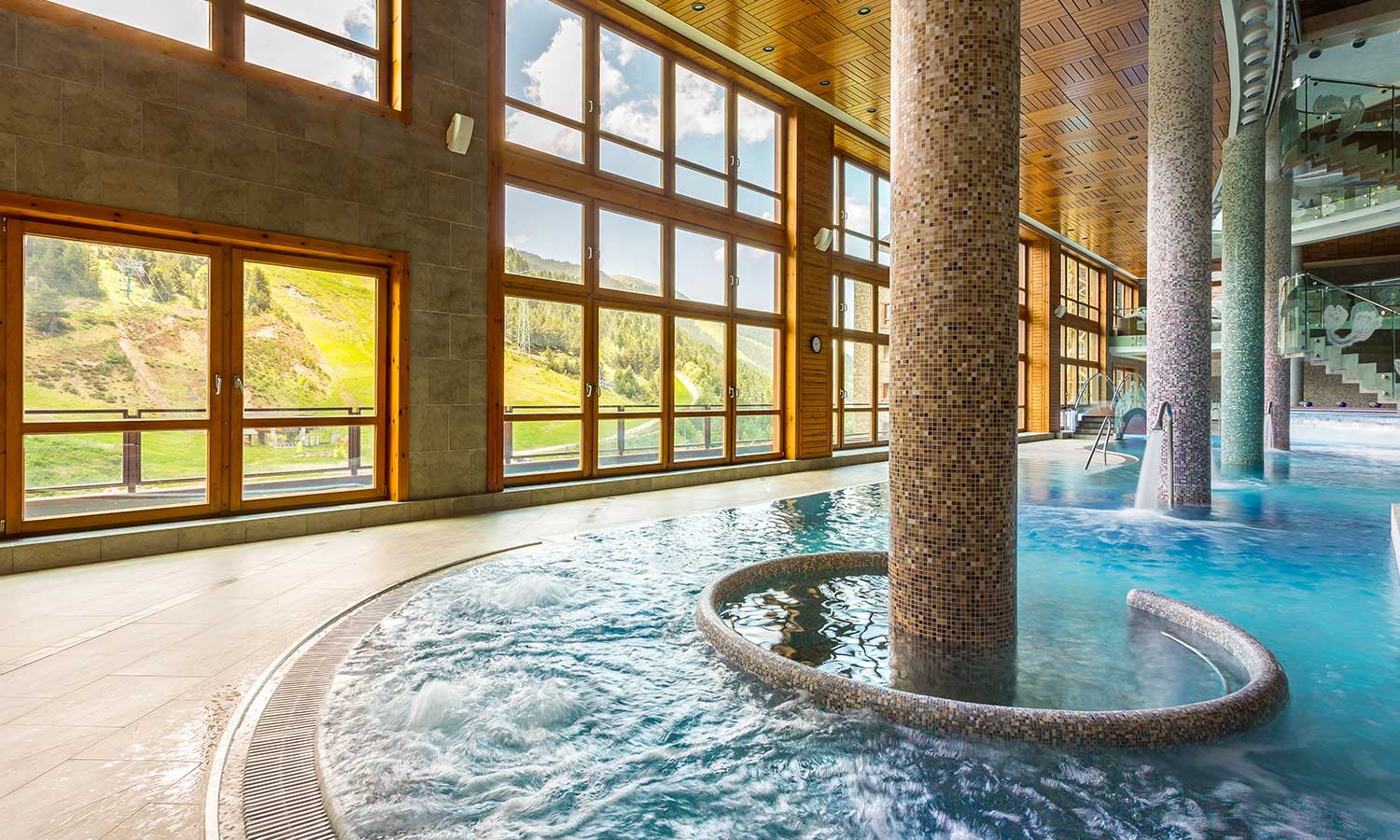 Hermitage Mountain Residences Sport Wellness Mountain Spa центральный бассейн Андорра Сольдеу